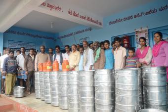 Sufficient food is available for everyone in the temporary shelter